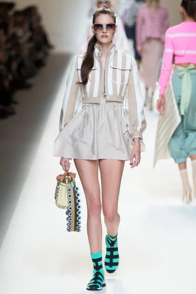Look 13